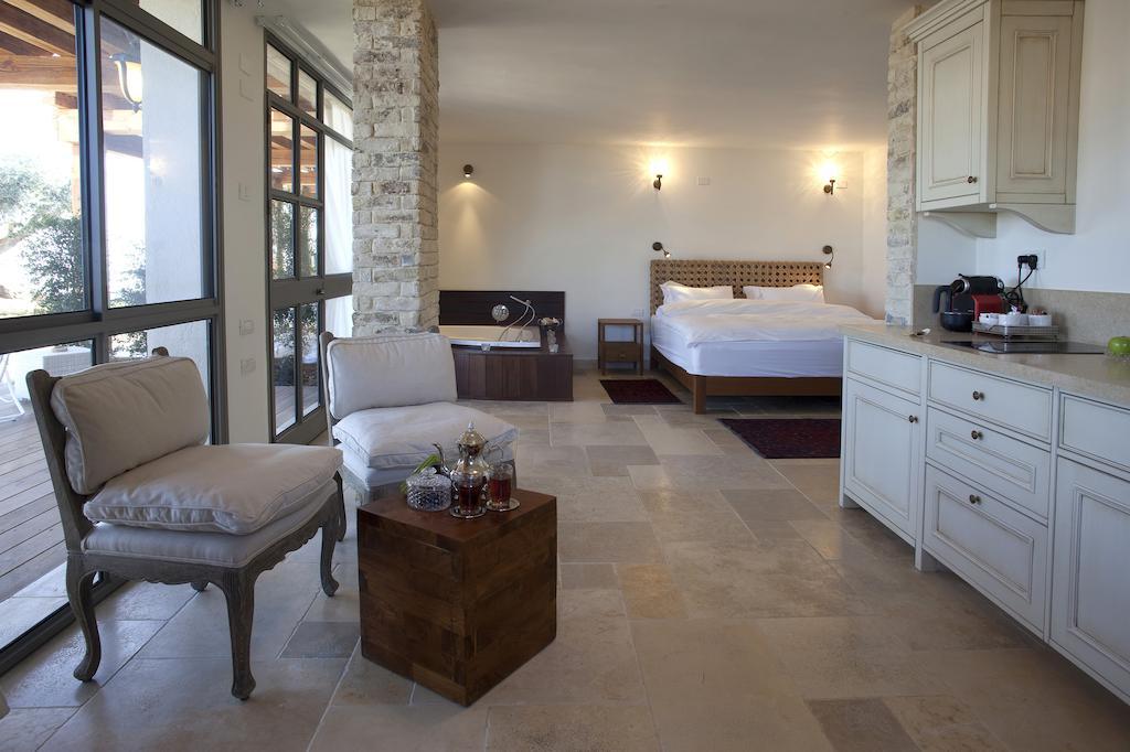 Boutique Hotel Tamarin Rosh Piná Habitación foto